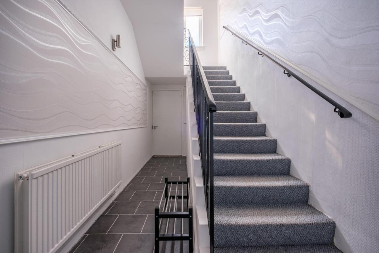 The Douglas - Spacious 2 Bed Apartment In Uddingston Exteriér fotografie