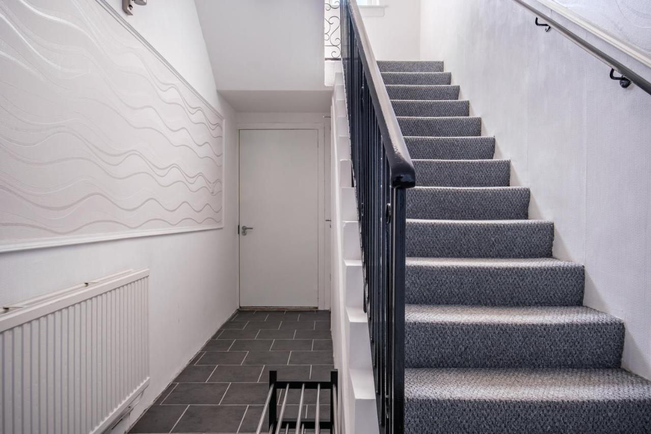 The Douglas - Spacious 2 Bed Apartment In Uddingston Exteriér fotografie