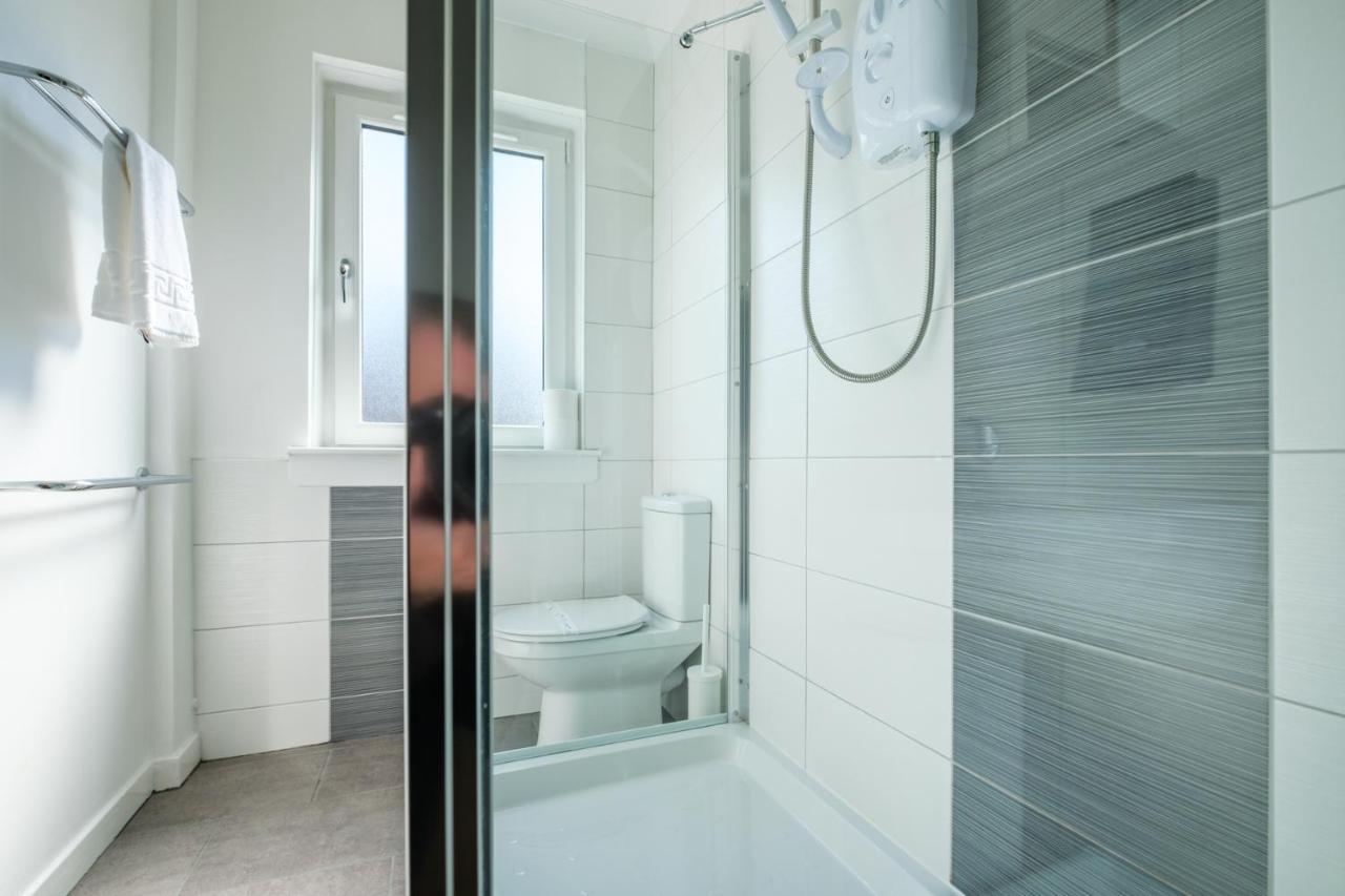 The Douglas - Spacious 2 Bed Apartment In Uddingston Exteriér fotografie