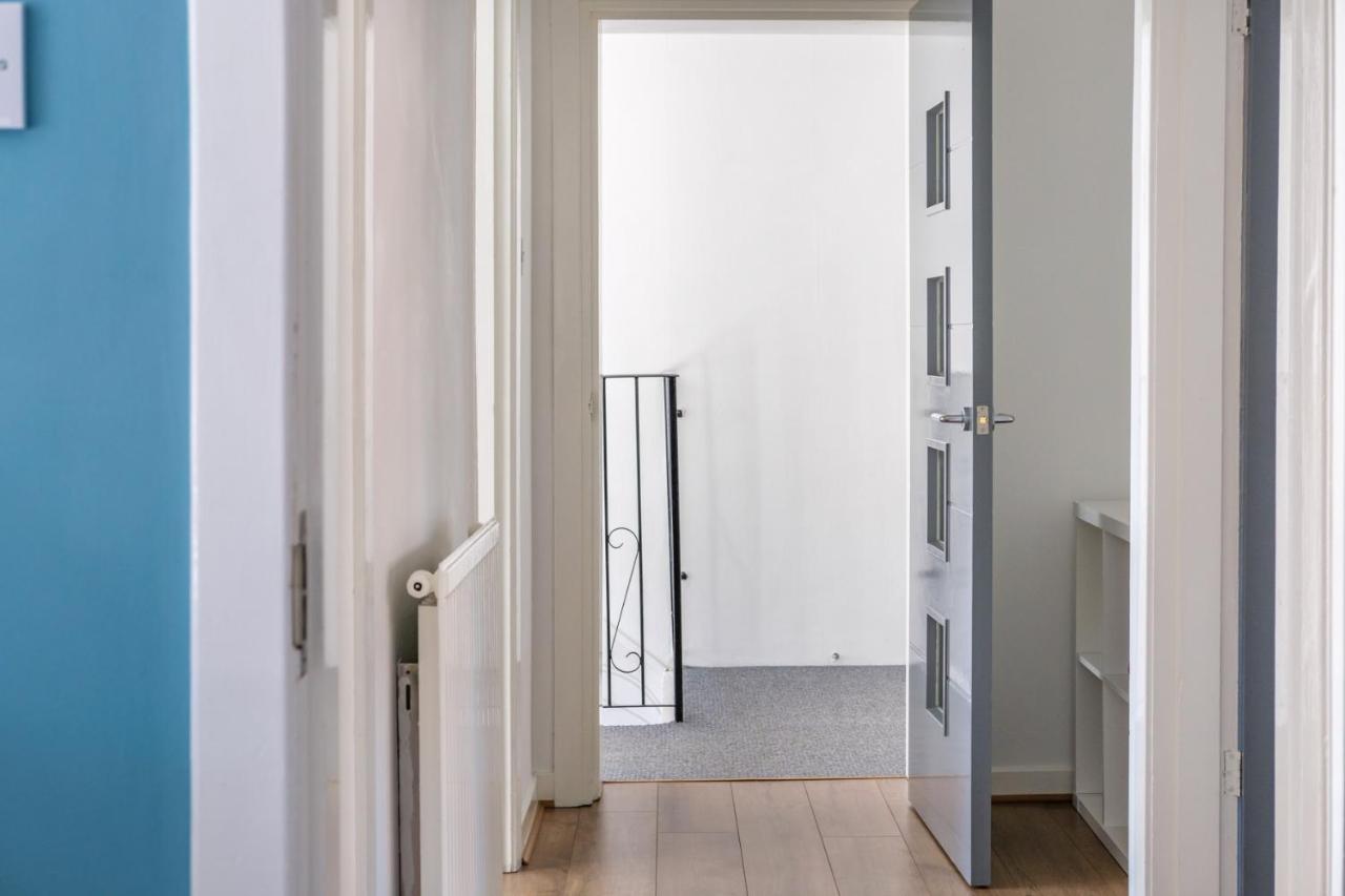 The Douglas - Spacious 2 Bed Apartment In Uddingston Exteriér fotografie