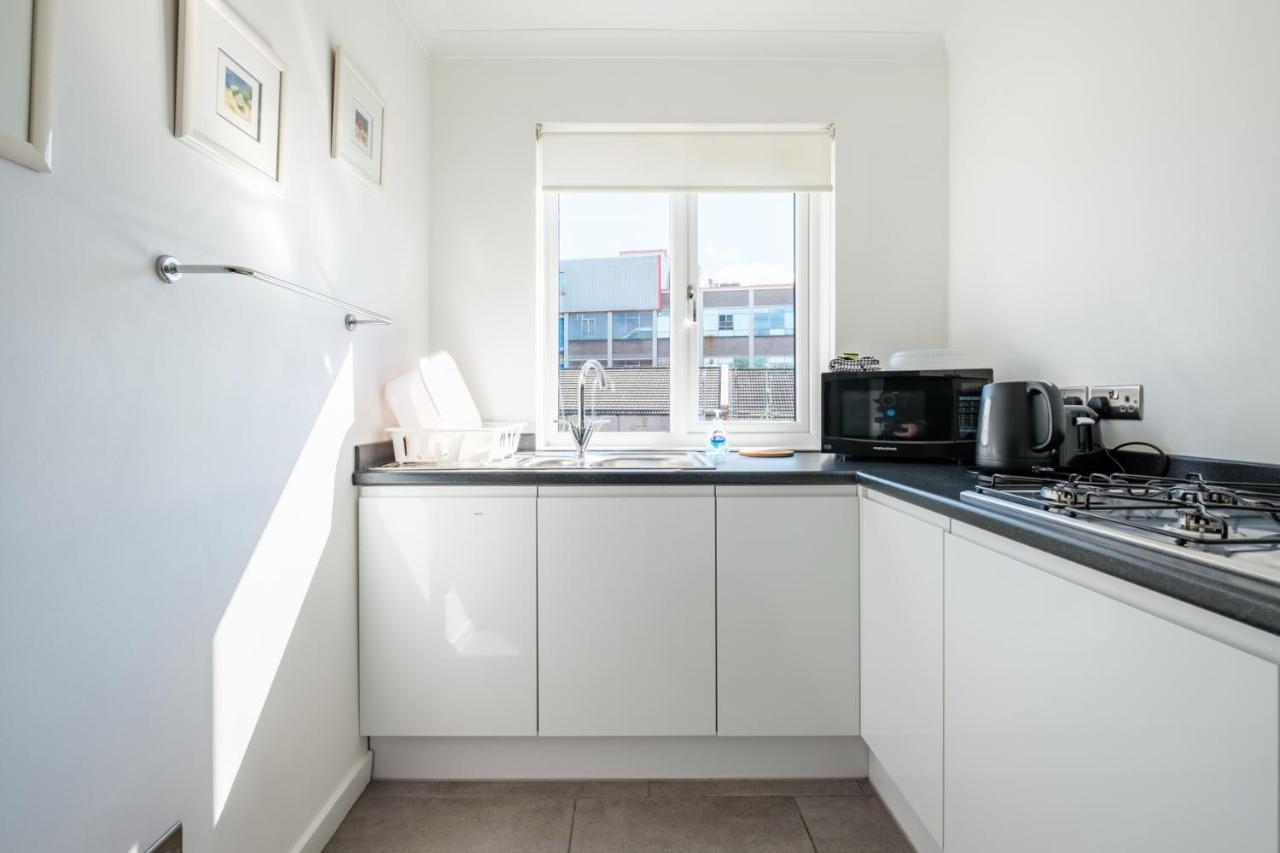 The Douglas - Spacious 2 Bed Apartment In Uddingston Exteriér fotografie