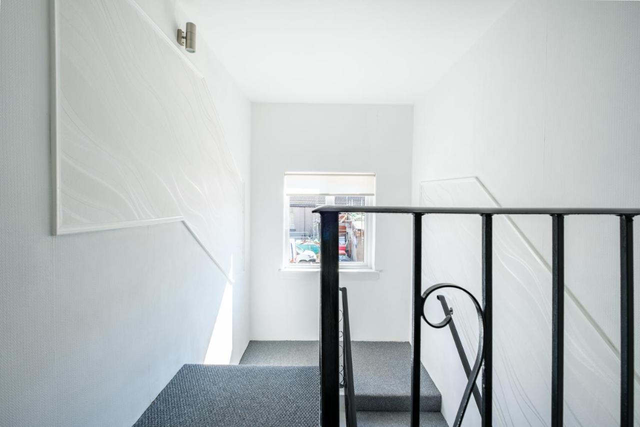 The Douglas - Spacious 2 Bed Apartment In Uddingston Exteriér fotografie