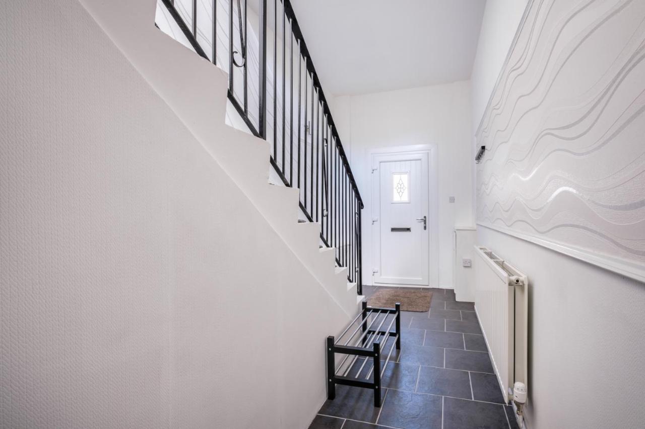 The Douglas - Spacious 2 Bed Apartment In Uddingston Exteriér fotografie