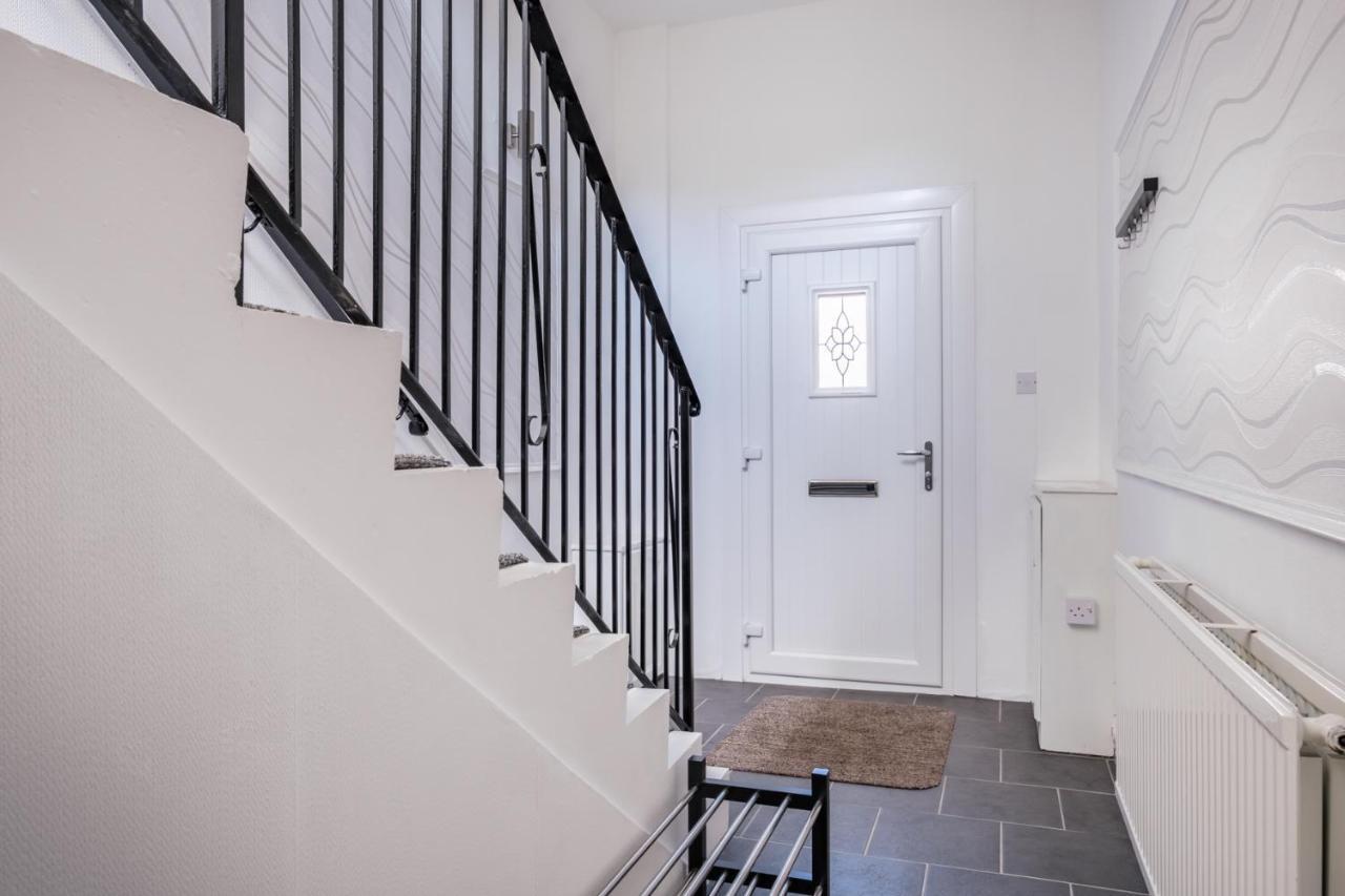 The Douglas - Spacious 2 Bed Apartment In Uddingston Exteriér fotografie